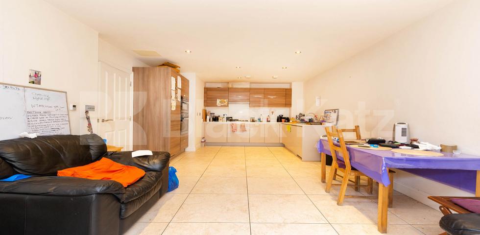 			3 Bedroom, 2 bath, 1 reception Apartment			 Huguenot Drive, Palmers Green